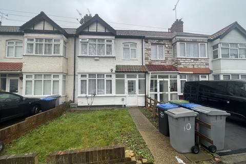 3 bedroom terraced house to rent, Kingsmead Avenue, London, NW9