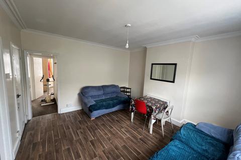 2 bedroom flat for sale, 63b Norbury Crescent, London, SW16 4JS