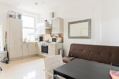 2 bedroom flat for sale, Lea Bridge Road, London, E10