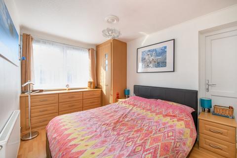 3 bedroom flat for sale, Ericcson Close, London