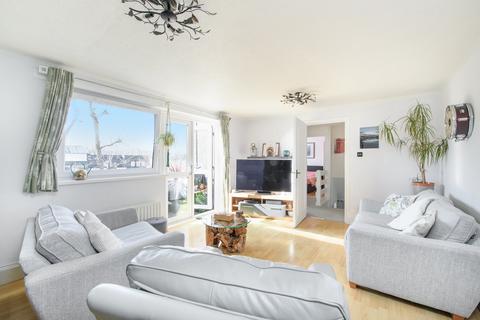 3 bedroom flat for sale, Ericcson Close, London