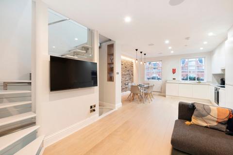 3 bedroom flat to rent, Windmill Street, London