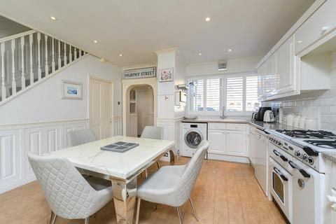 3 bedroom maisonette for sale, Widford, Castle Road, London