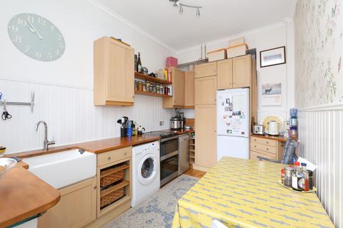 2 bedroom flat to rent, Ferme Park Road, Stroud Green, London N4