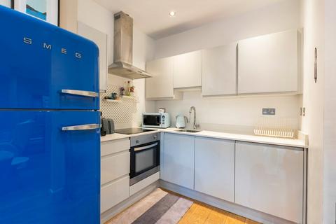 2 bedroom flat for sale, Rondu Road, London