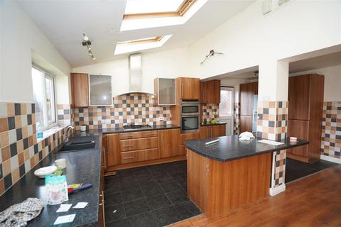 8 Blakey Close, Bolton, BL3 4XU