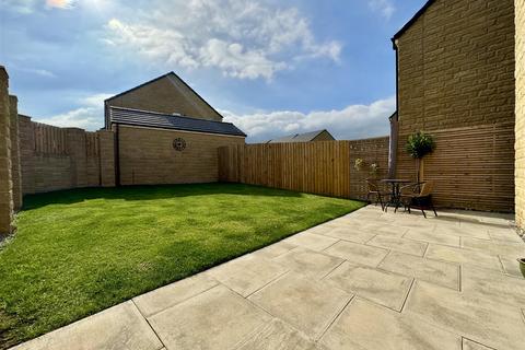 3 bedroom detached house for sale, Cliffe Hill View, Skelmanthorpe, Huddersfield, HD8 9ZD