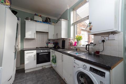 2 bedroom terraced house for sale, Manor Road, Wakefield WF2