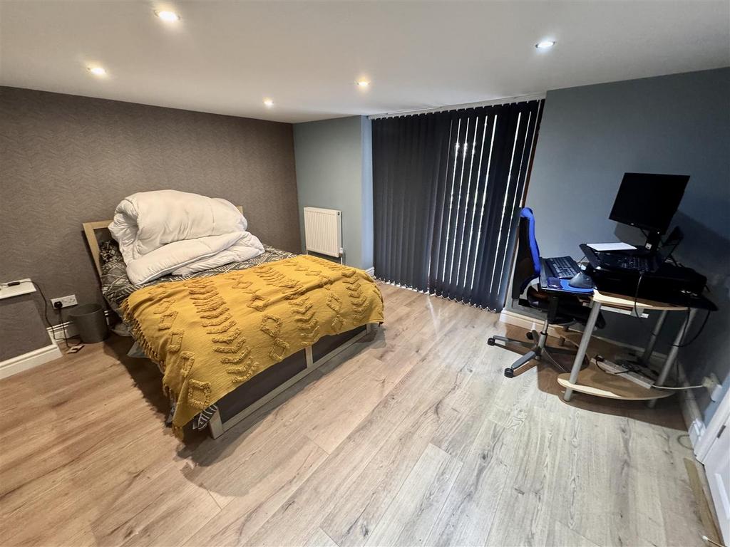 Bedroom/Office