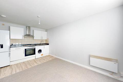 2 bedroom flat to rent, Curtis Drive, London W3