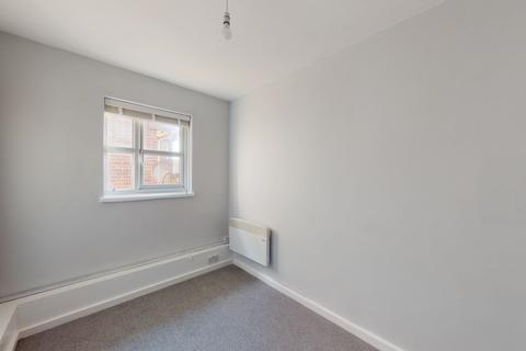 2 bedroom flat to rent, Curtis Drive, London W3