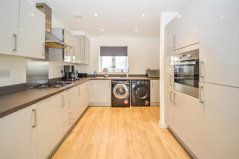 3 bedroom end of terrace house for sale, Florence Close, Great Warley, Brentwood