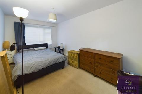 2 bedroom flat to rent, Neville Croft, Warwick Road, EN5