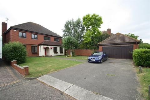 5 bedroom detached house to rent, Swallowcliffe, Shoeburyness, Southend-on-Sea