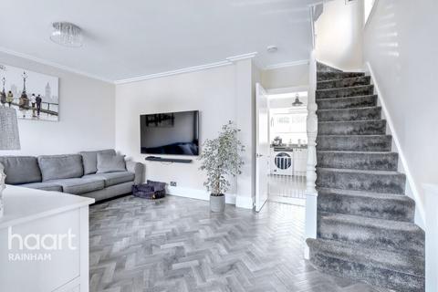 50 Lakeside, Rainham, RM13 9SW