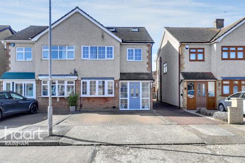 50 Lakeside, Rainham, RM13 9SW