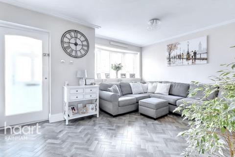50 Lakeside, Rainham, RM13 9SW