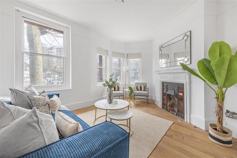 3 bedroom flat for sale, Hammersmith Bridge Road, W6