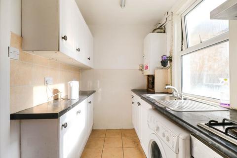 4 bedroom terraced house for sale, Gathorne Road, London