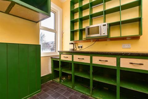 11a Ross Parade, Wallington, SM6 8QG