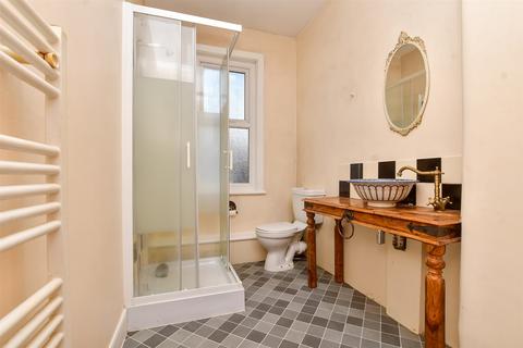 11a Ross Parade, Wallington, SM6 8QG