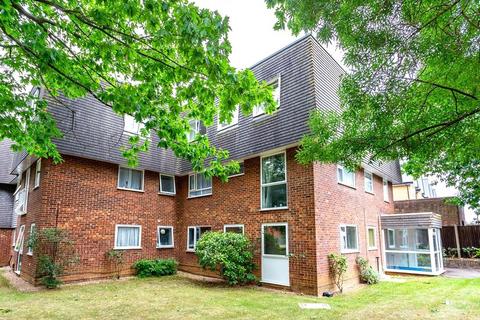 2 bedroom flat to rent, Alma Road, Windsor, Berkshire, SL4