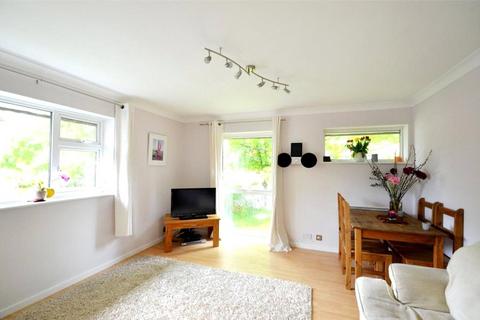 2 bedroom flat to rent, Alma Road, Windsor, Berkshire, SL4