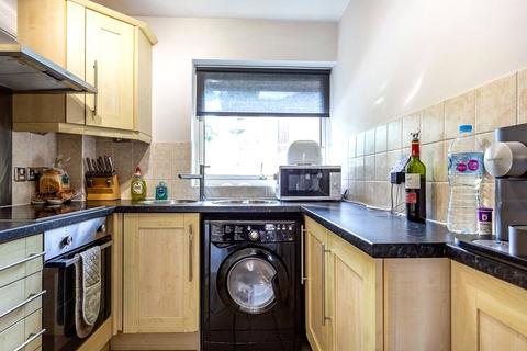 2 bedroom flat to rent, Alma Road, Windsor, Berkshire, SL4