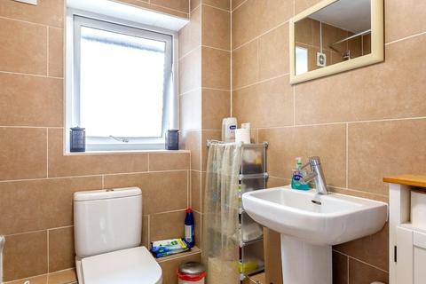 2 bedroom flat to rent, Alma Road, Windsor, Berkshire, SL4