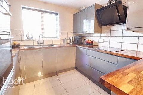 3 bedroom semi-detached house for sale, Blackburn Way, Nottingham