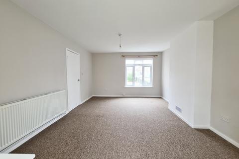 2 bedroom semi-detached bungalow to rent, Waltham Road, Rayleigh, Essex