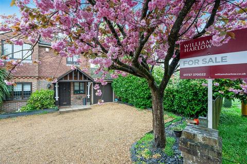 3 bedroom detached house for sale, Reigate Road, Tadworth