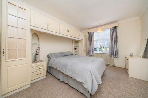 2 bedroom flat for sale, Birkenhead Avenue, Kingston Upon Thames KT2