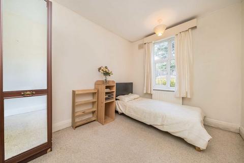 2 bedroom flat for sale, Birkenhead Avenue, Kingston Upon Thames KT2