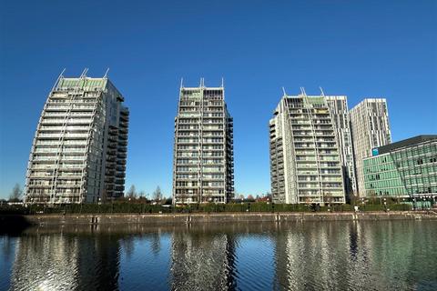 2 bedroom apartment to rent, NV Building, The Quays, Salford