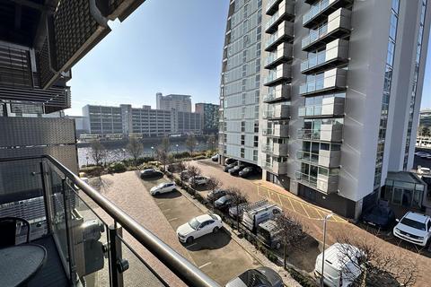 2 bedroom apartment to rent, NV Building, The Quays, Salford