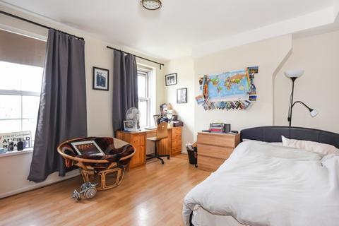 3 bedroom flat to rent, Stockwell Gardens Stockwell SW9