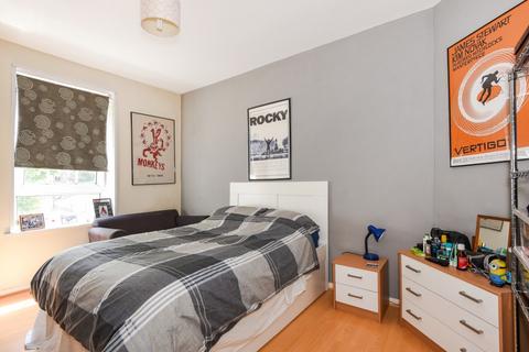 3 bedroom flat to rent, Stockwell Gardens Stockwell SW9