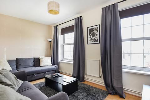 3 bedroom flat to rent, Stockwell Gardens Stockwell SW9