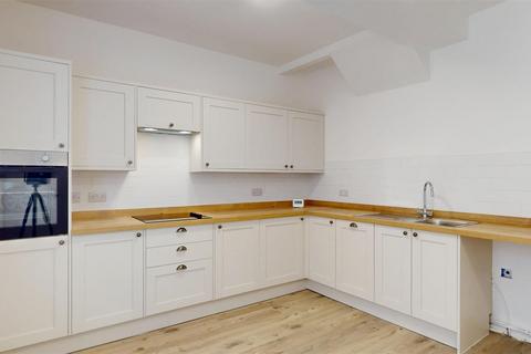 2 bedroom flat to rent, St. Marys Street, Stamford