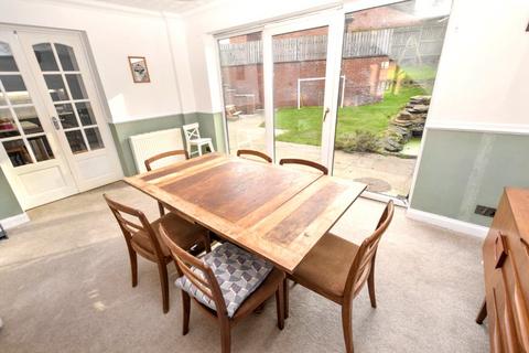 4 bedroom semi-detached house for sale, Wood Grove, Leeds