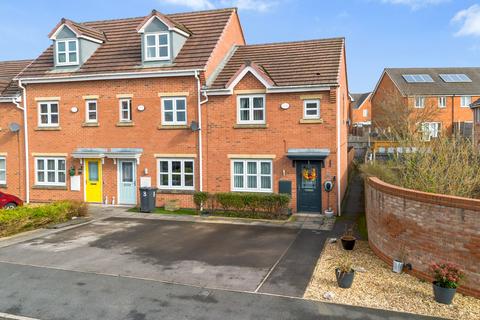 3 bedroom end of terrace house for sale, Bluebell Road, Warrington, WA5