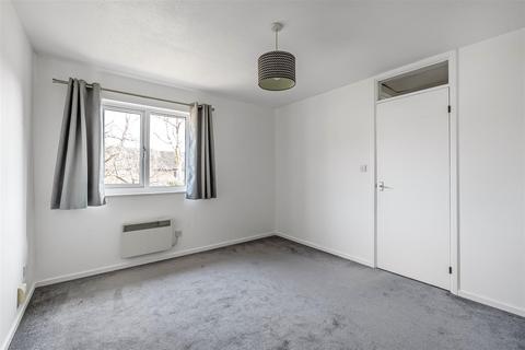78 Barnfield Way, Oxted, RH8 9QG