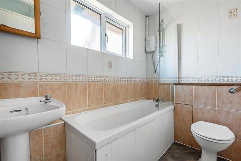 78 Barnfield Way, Oxted, RH8 9QG