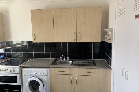 2 bedroom flat to rent, Hunter House, Feltham TW13