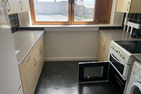 2 bedroom flat to rent, Hunter House, Feltham TW13