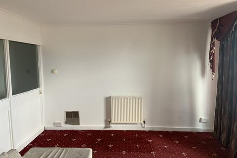 2 bedroom flat to rent, Hunter House, Feltham TW13