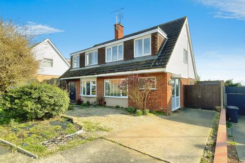 3 bedroom semi-detached house to rent, Westwood Avenue, Hitchin, SG4