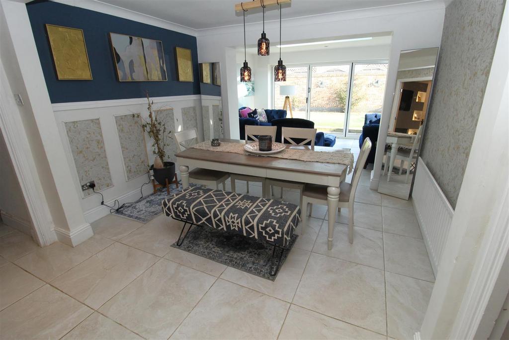 Dining Room1.JPG
