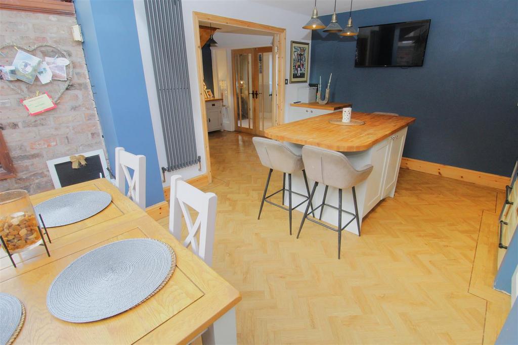 Kitchen5.JPG